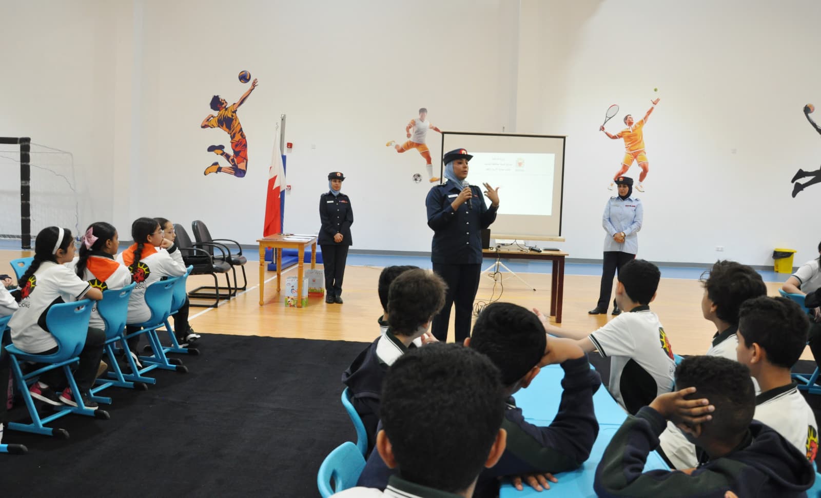 مكتب حماية الأسرة والطفل بمديرية شرطة العاصمة ينظم محاضرات توعوية للطلبة حول التنمر والتحرش<